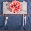 Kapstok hout en metaal, 1 roos rood, 2 haken, eiken plank 26x13x3cm.