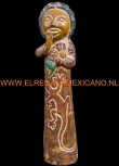 Beeldje Mexicaanse vrouw met leguaan 9x8x38cm. rood-rood