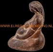 Beeldje zwangerschap 22x17x11cm. bruin