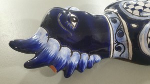 AFKEUR: Kaketoe talavera keramiek 35x14cm. blauw-wit